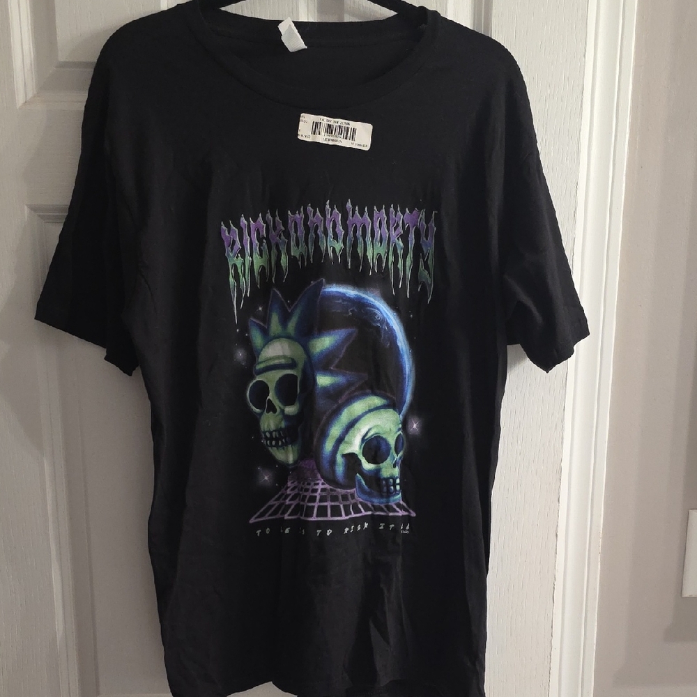 Black Graphic T-Shirt with Skull Design